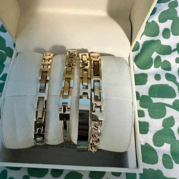 Anne Klein Gold/Black Watch + 3 Bracelet Set NIB 🎁 Perfect Gift - Picture 9 of 10
